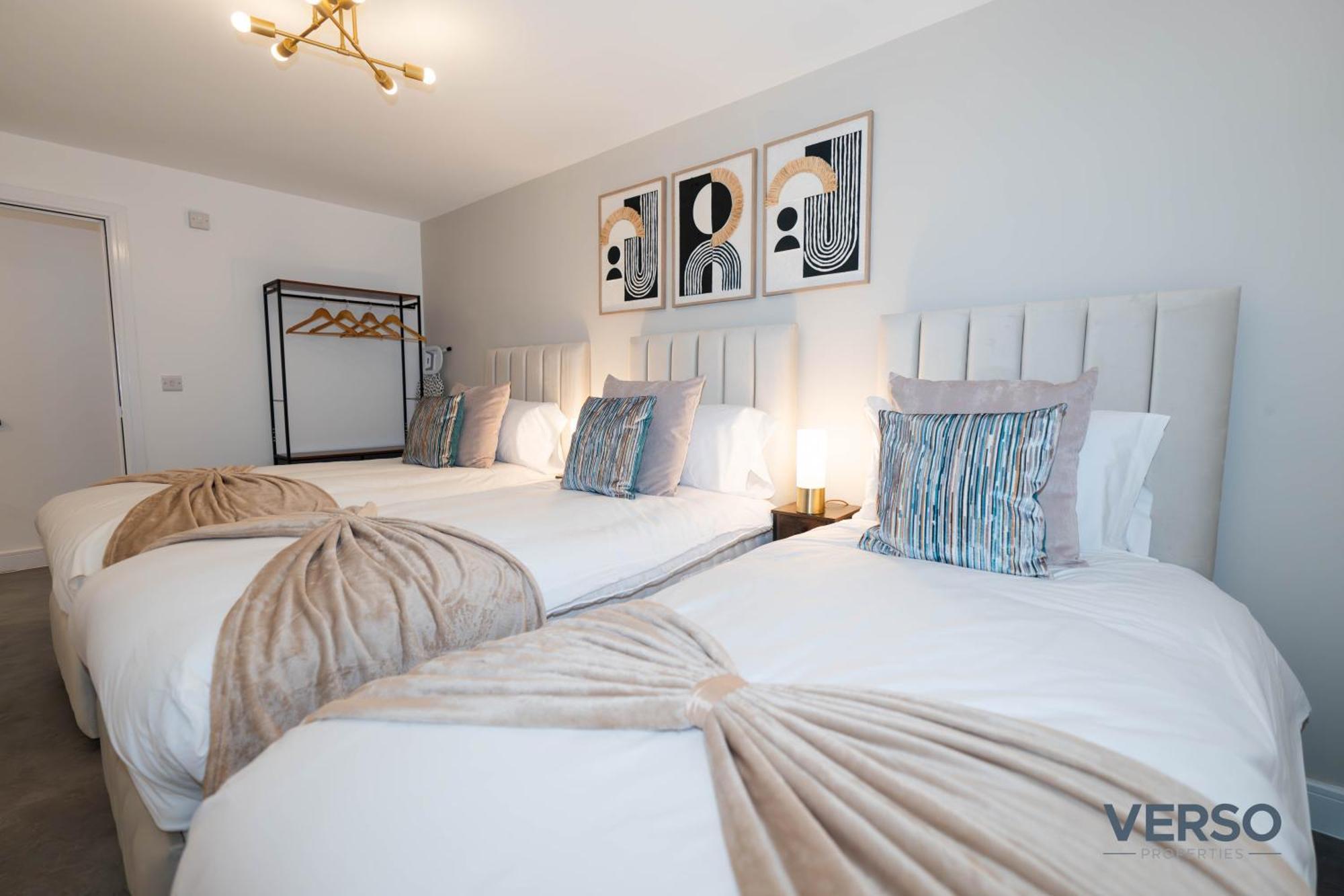 New 5 X Luxury In Derby, Ideal For Individuals, Couples, Business Or Corporate Guests, Close To Rolls Royce, Donington Park, East Midlands Airport Apartment