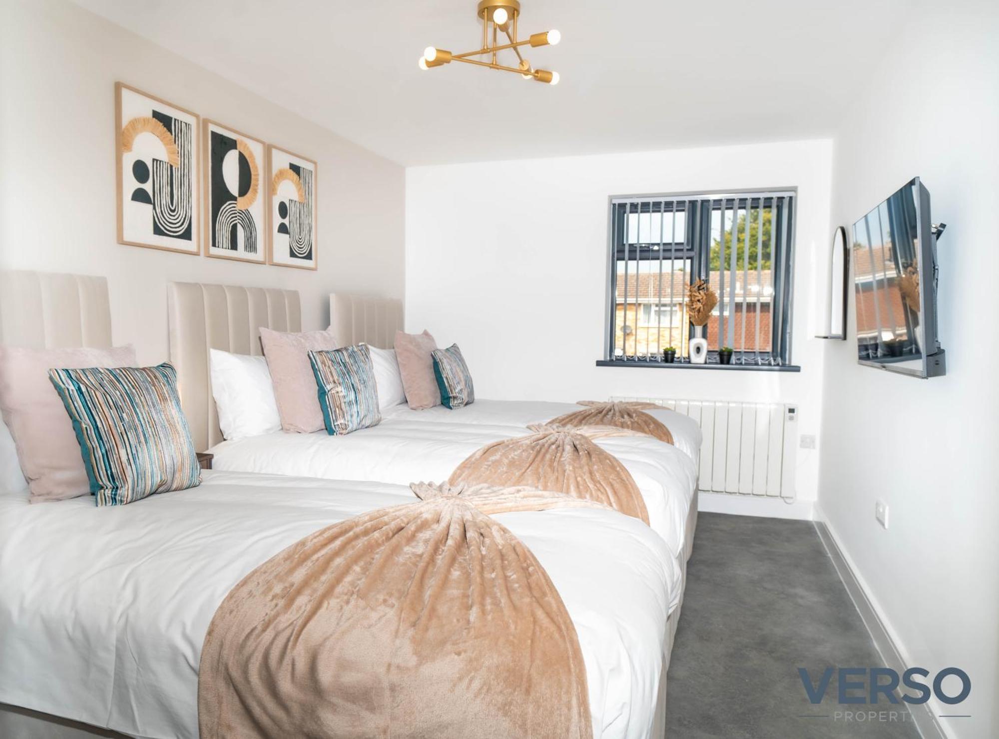 New 5 X Luxury In Derby, Ideal For Individuals, Couples, Business Or Corporate Guests, Close To Rolls Royce, Donington Park, East Midlands Airport Apartment