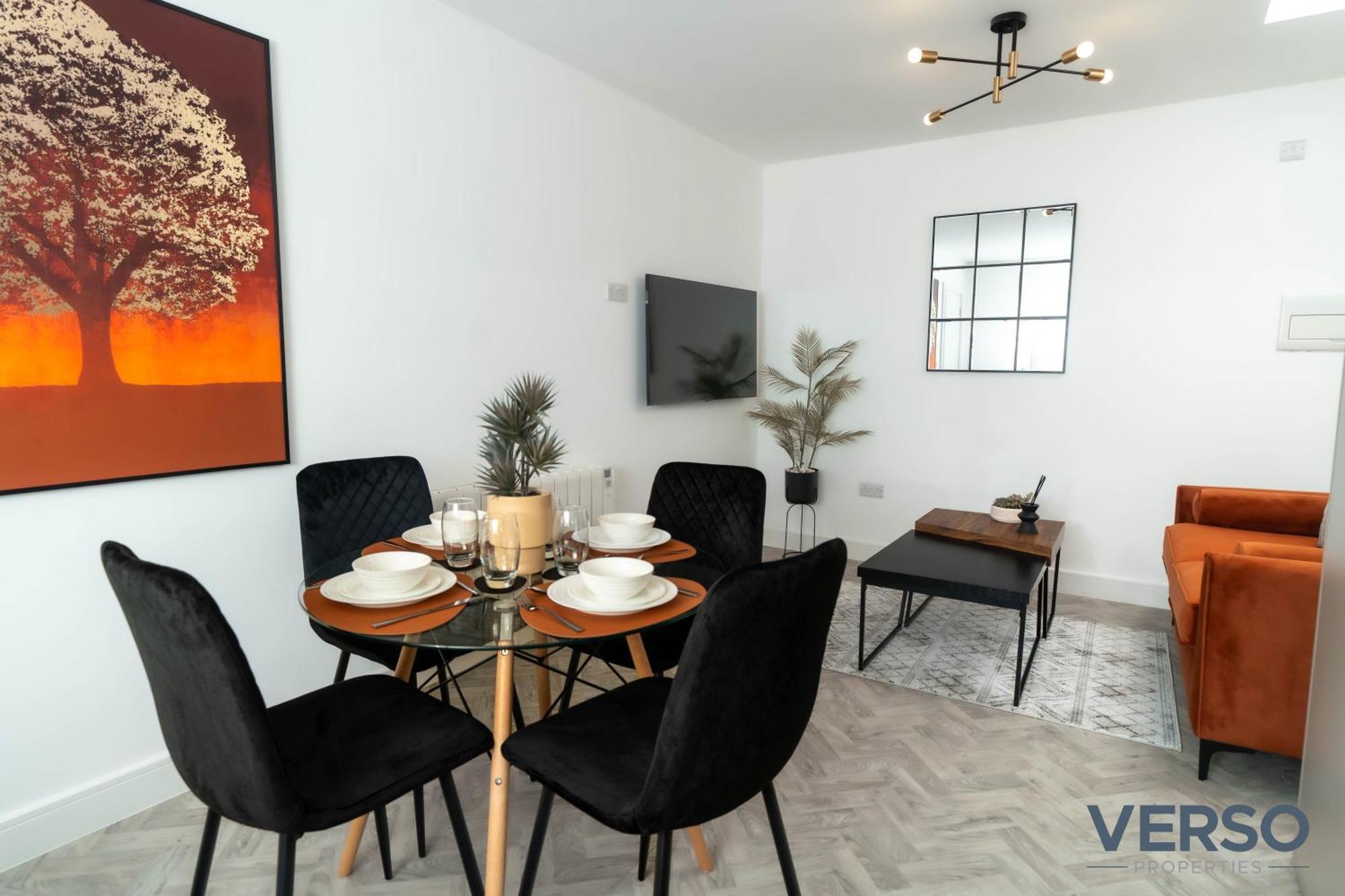 New 5 X Luxury In Derby, Ideal For Individuals, Couples, Business Or Corporate Guests, Close To Rolls Royce, Donington Park, East Midlands Airport * Derby