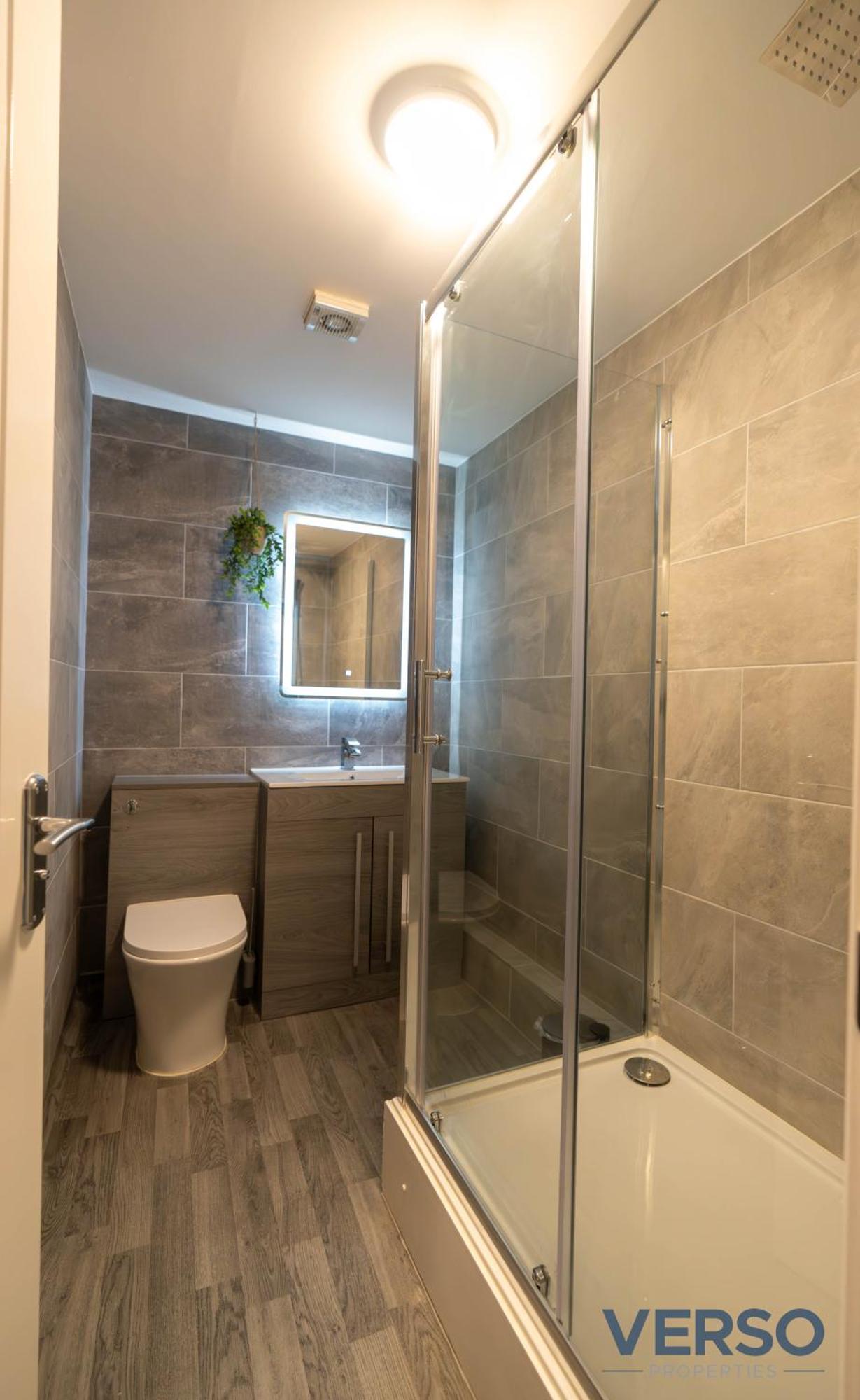 New 5 X Luxury In Derby, Ideal For Individuals, Couples, Business Or Corporate Guests, Close To Rolls Royce, Donington Park, East Midlands Airport Apartment *