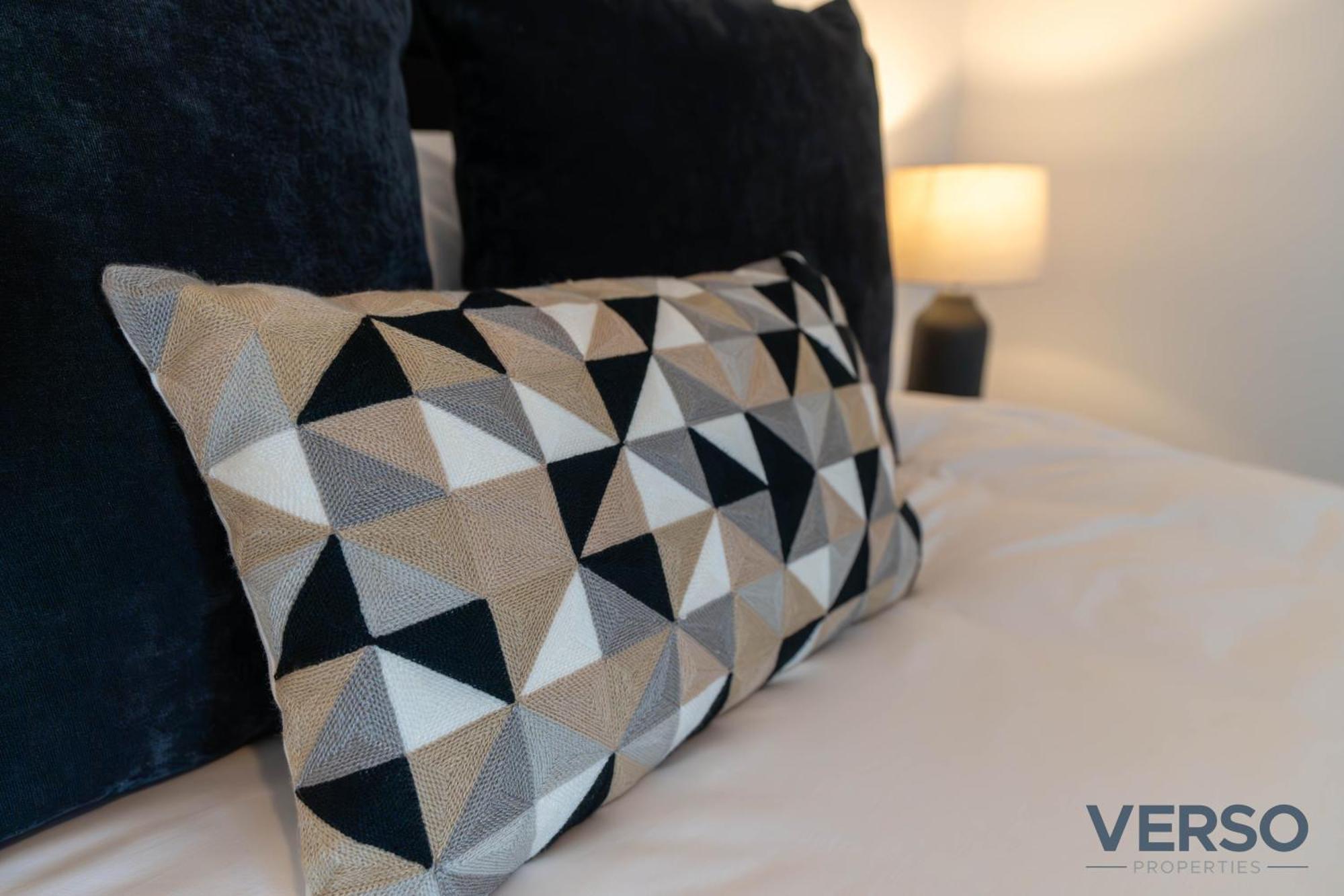 New 5 X Luxury In Derby, Ideal For Individuals, Couples, Business Or Corporate Guests, Close To Rolls Royce, Donington Park, East Midlands Airport