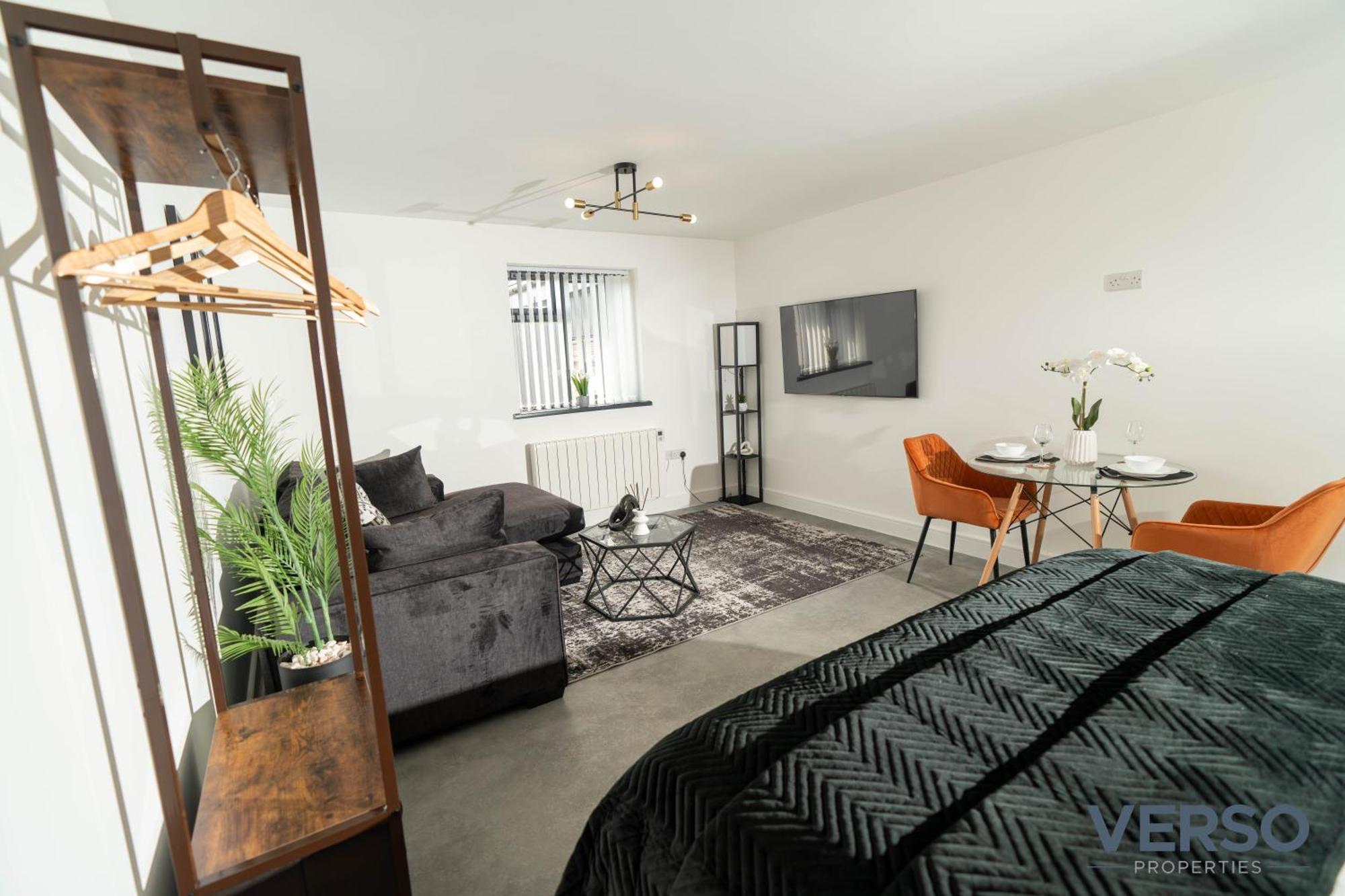 New 5 X Luxury In Derby, Ideal For Individuals, Couples, Business Or Corporate Guests, Close To Rolls Royce, Donington Park, East Midlands Airport * Derby