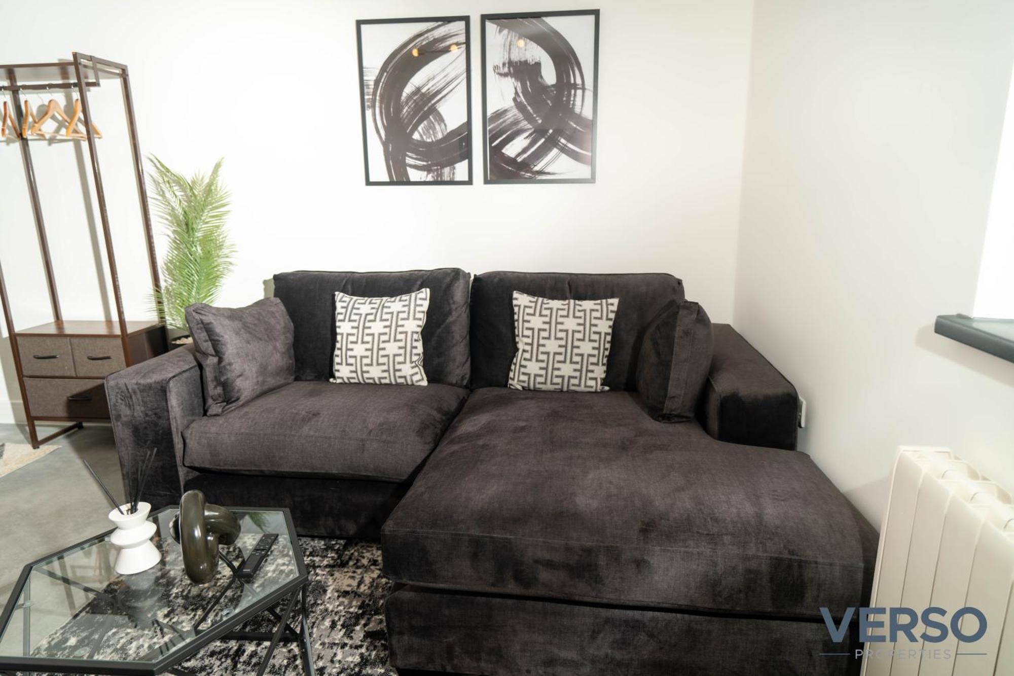 New 5 X Luxury In Derby, Ideal For Individuals, Couples, Business Or Corporate Guests, Close To Rolls Royce, Donington Park, East Midlands Airport Derby