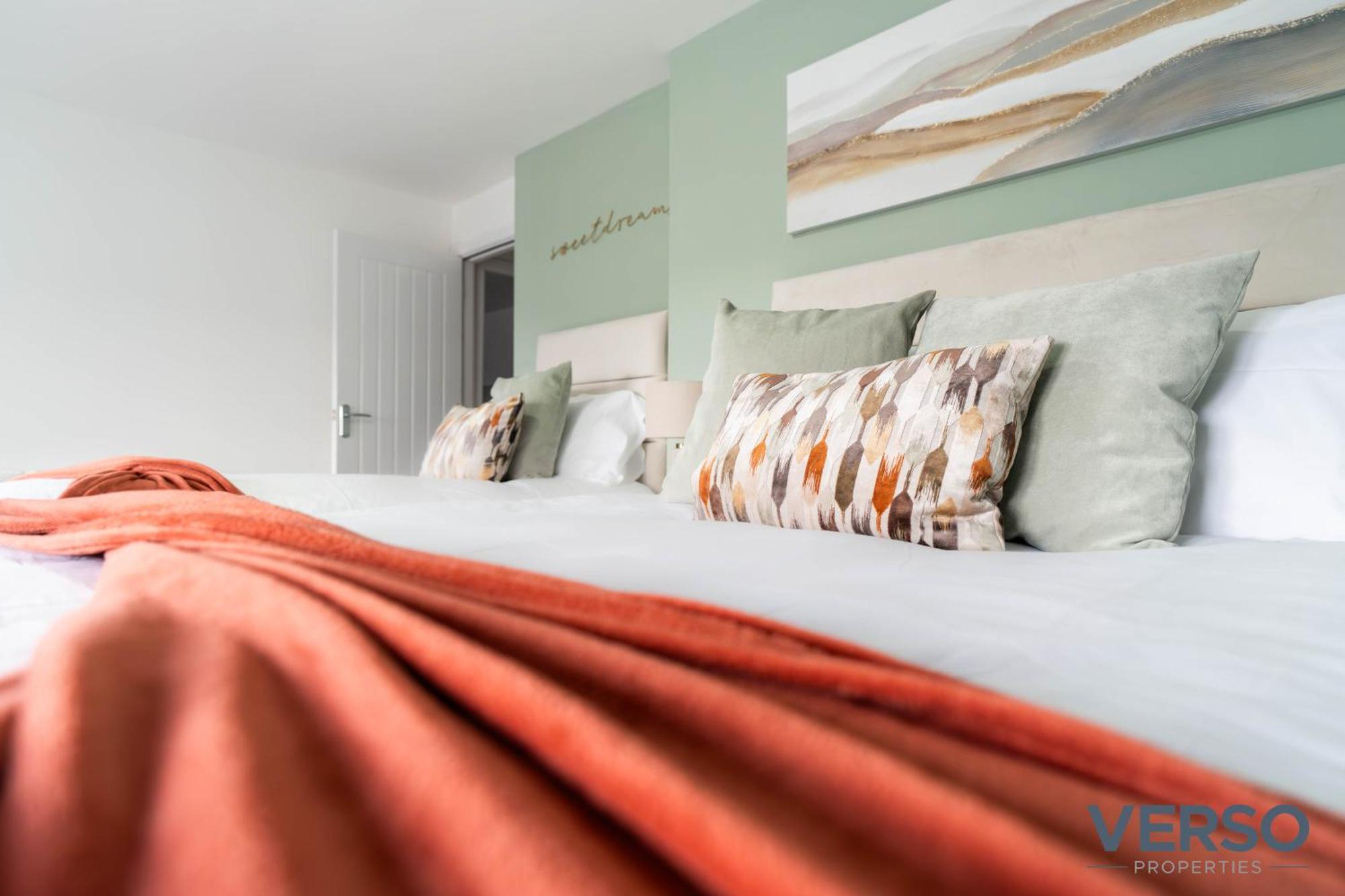 New 5 X Luxury In Derby, Ideal For Individuals, Couples, Business Or Corporate Guests, Close To Rolls Royce, Donington Park, East Midlands Airport Apartment