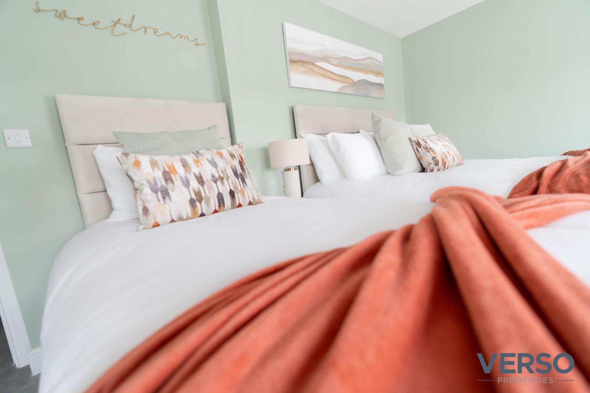 Apartment New 5 X Luxury In Derby, Ideal For Individuals, Couples, Business Or Corporate Guests, Close To Rolls Royce, Donington Park, East Midlands Airport *