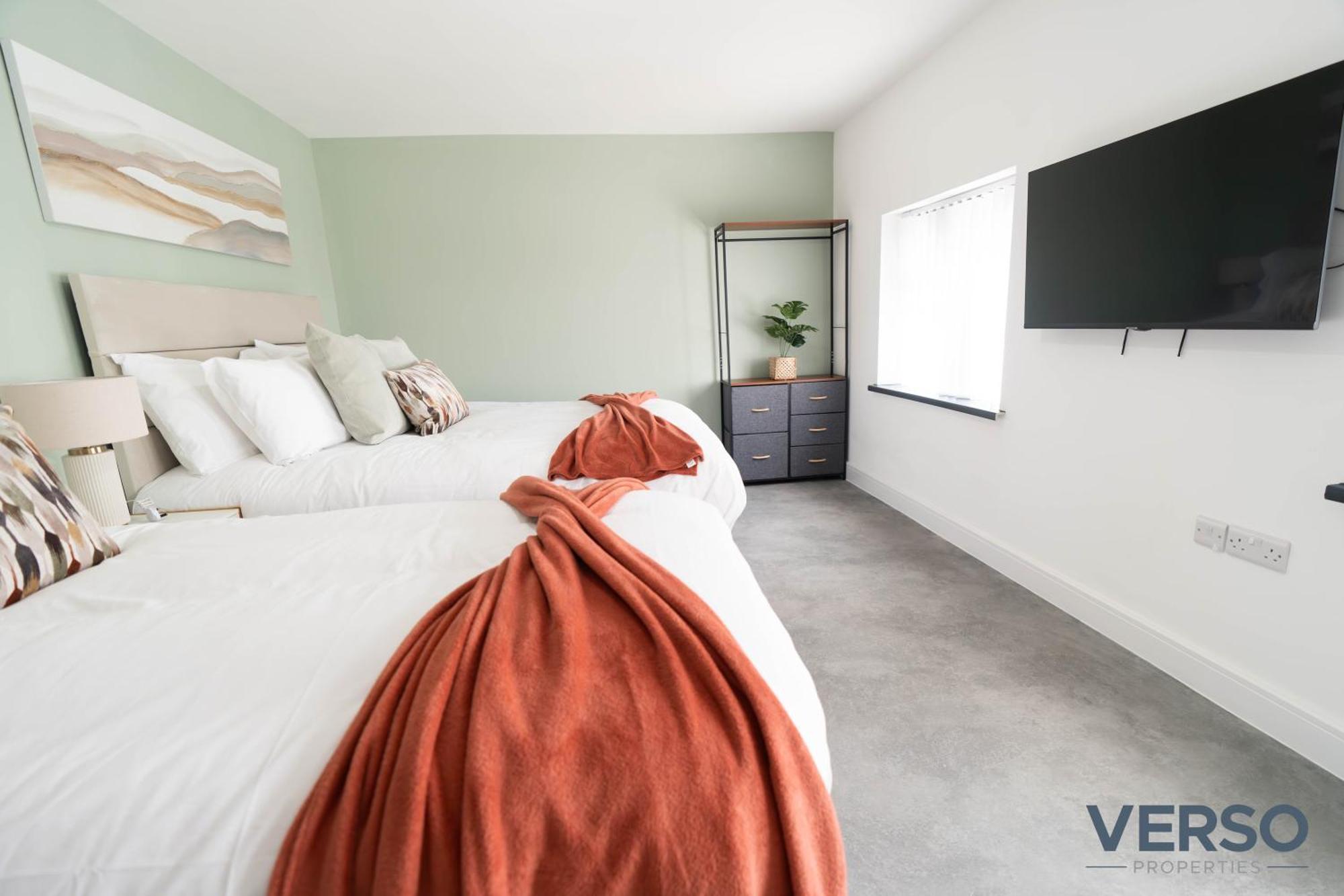 New 5 X Luxury In Derby, Ideal For Individuals, Couples, Business Or Corporate Guests, Close To Rolls Royce, Donington Park, East Midlands Airport Apartment *